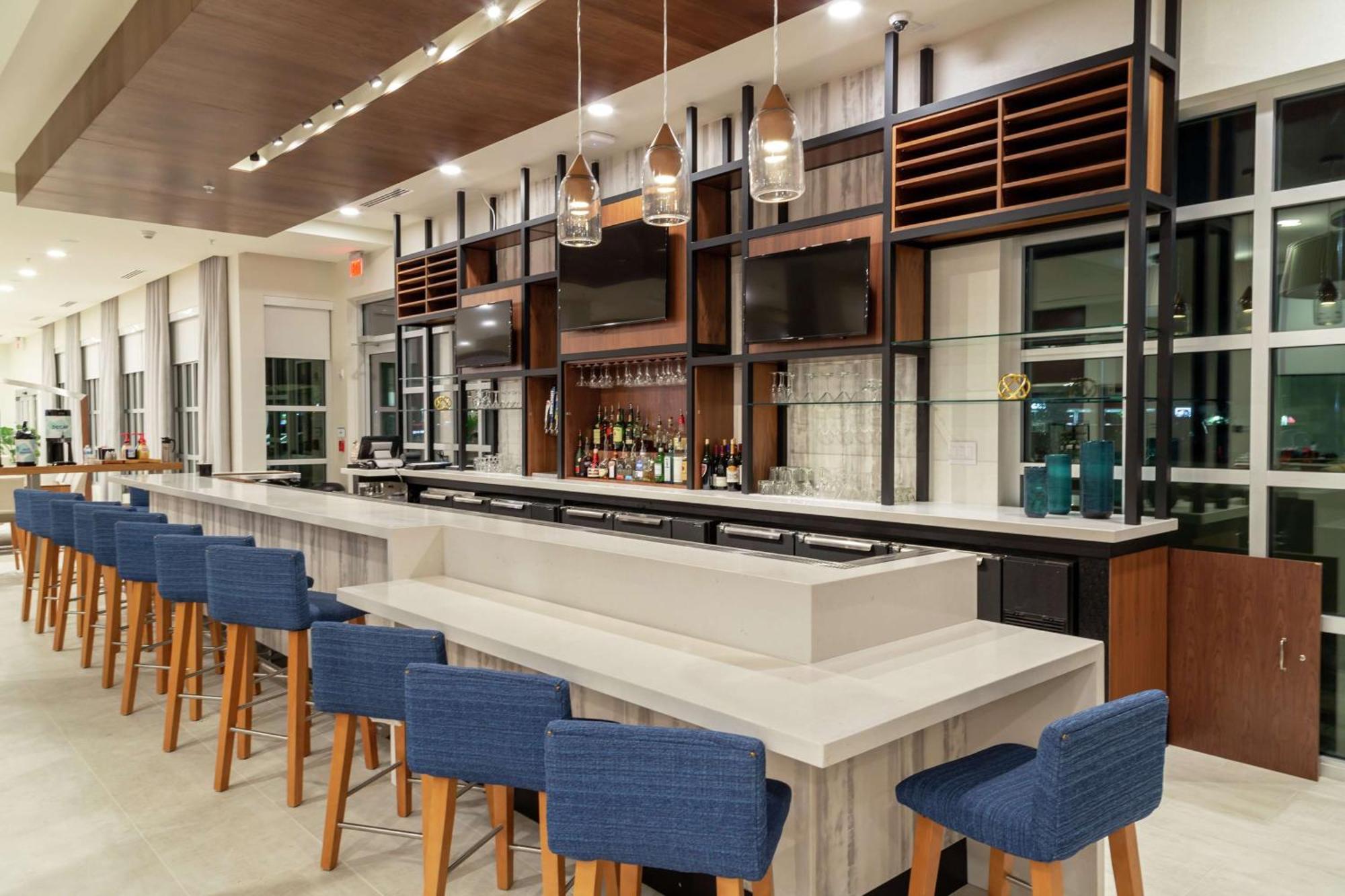 Hilton Garden Inn Tampa - Wesley Chapel Bagian luar foto